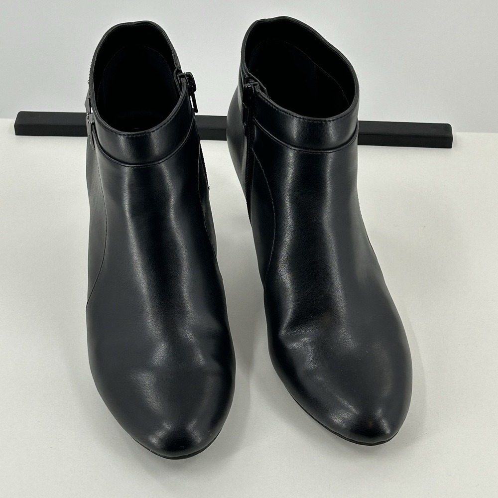 Bandolino Black Ankle Booties Size 8.5 Block Heel Side‎ Zip Minimalist Chic